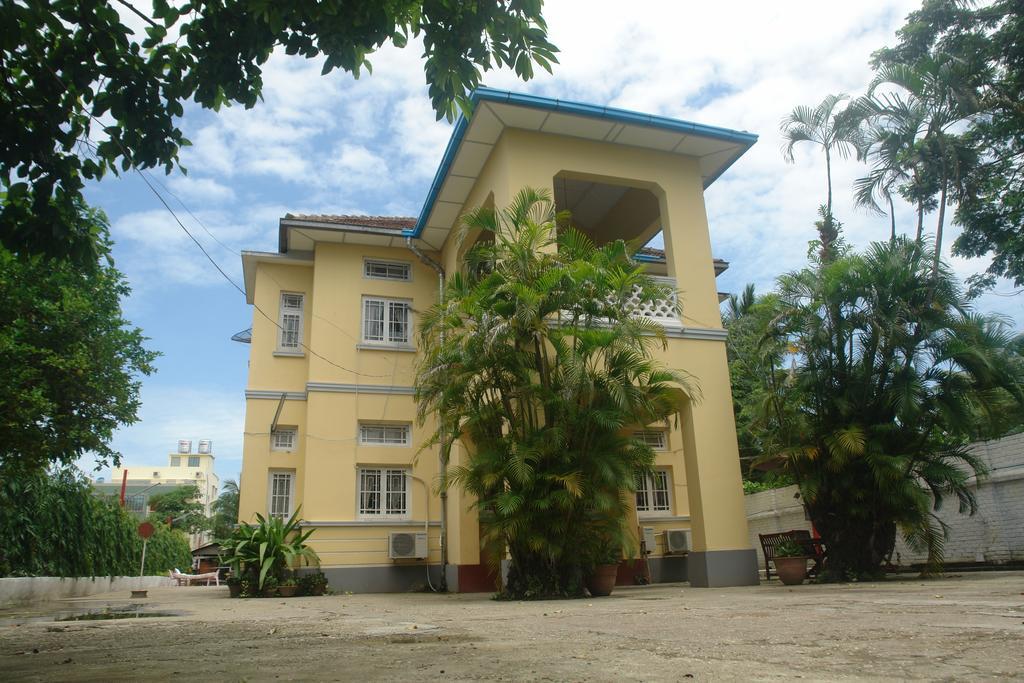 Golden Guest Inn Yangon Extérieur photo
