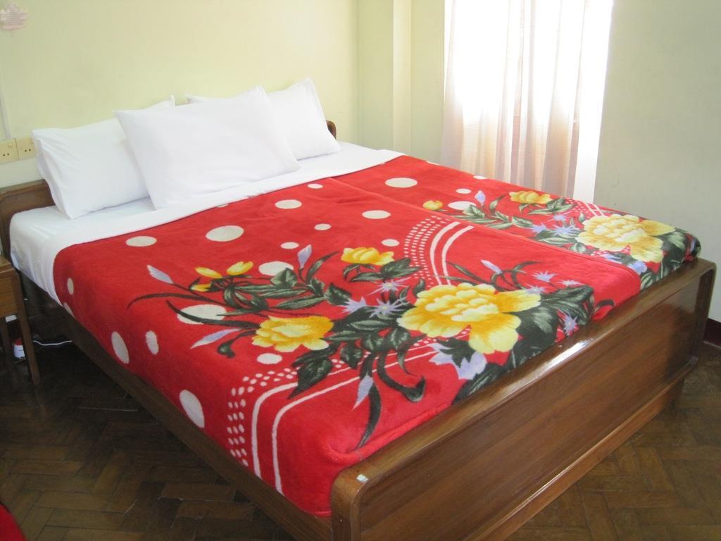 Golden Guest Inn Yangon Extérieur photo