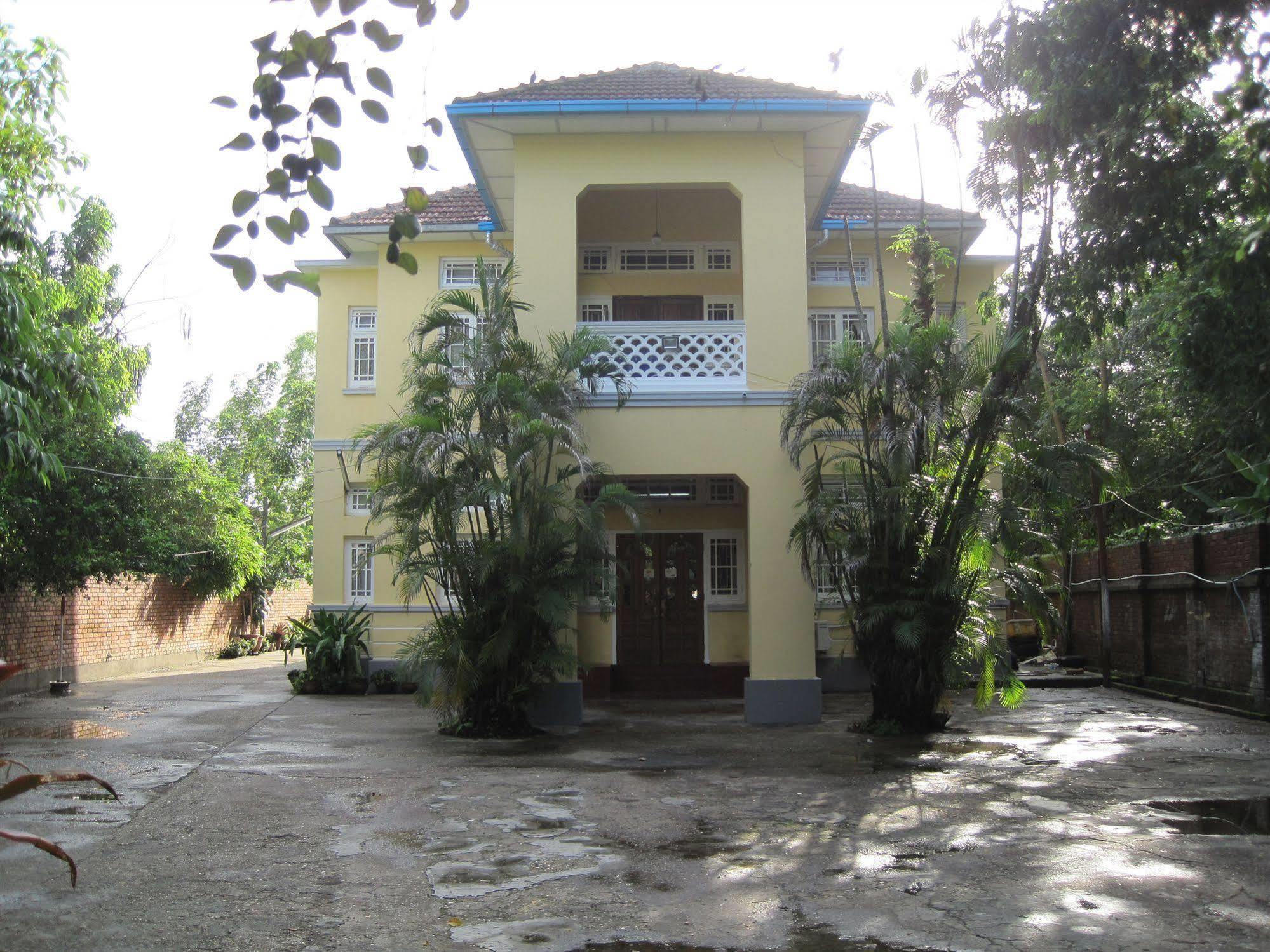 Golden Guest Inn Yangon Extérieur photo