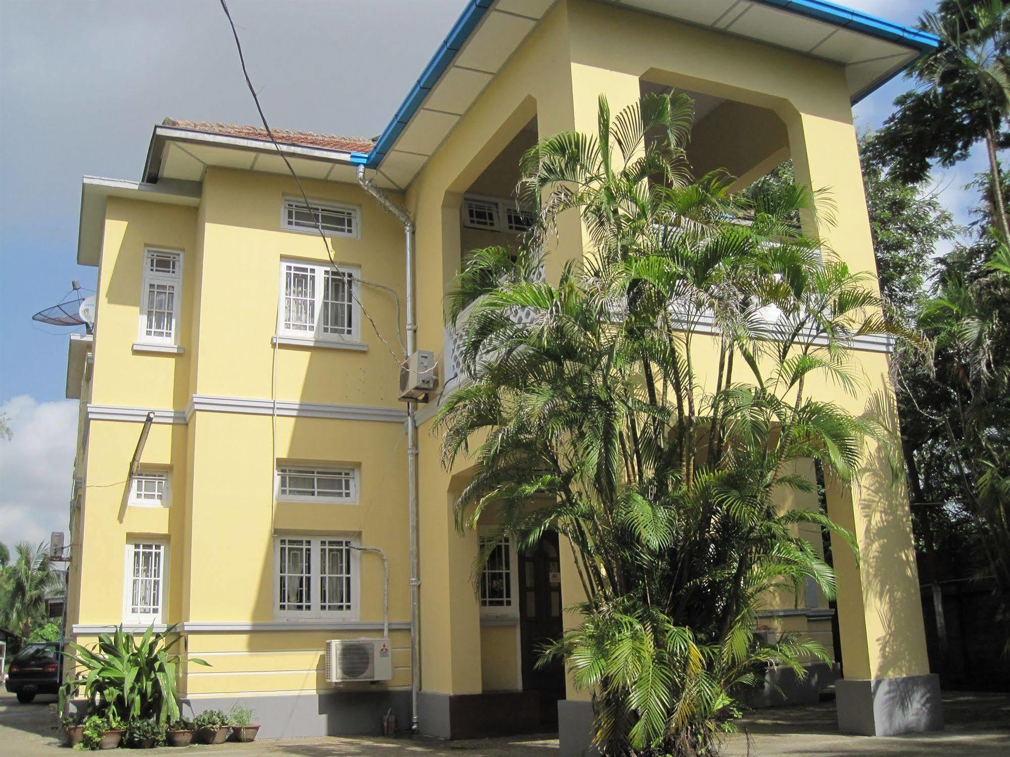 Golden Guest Inn Yangon Extérieur photo