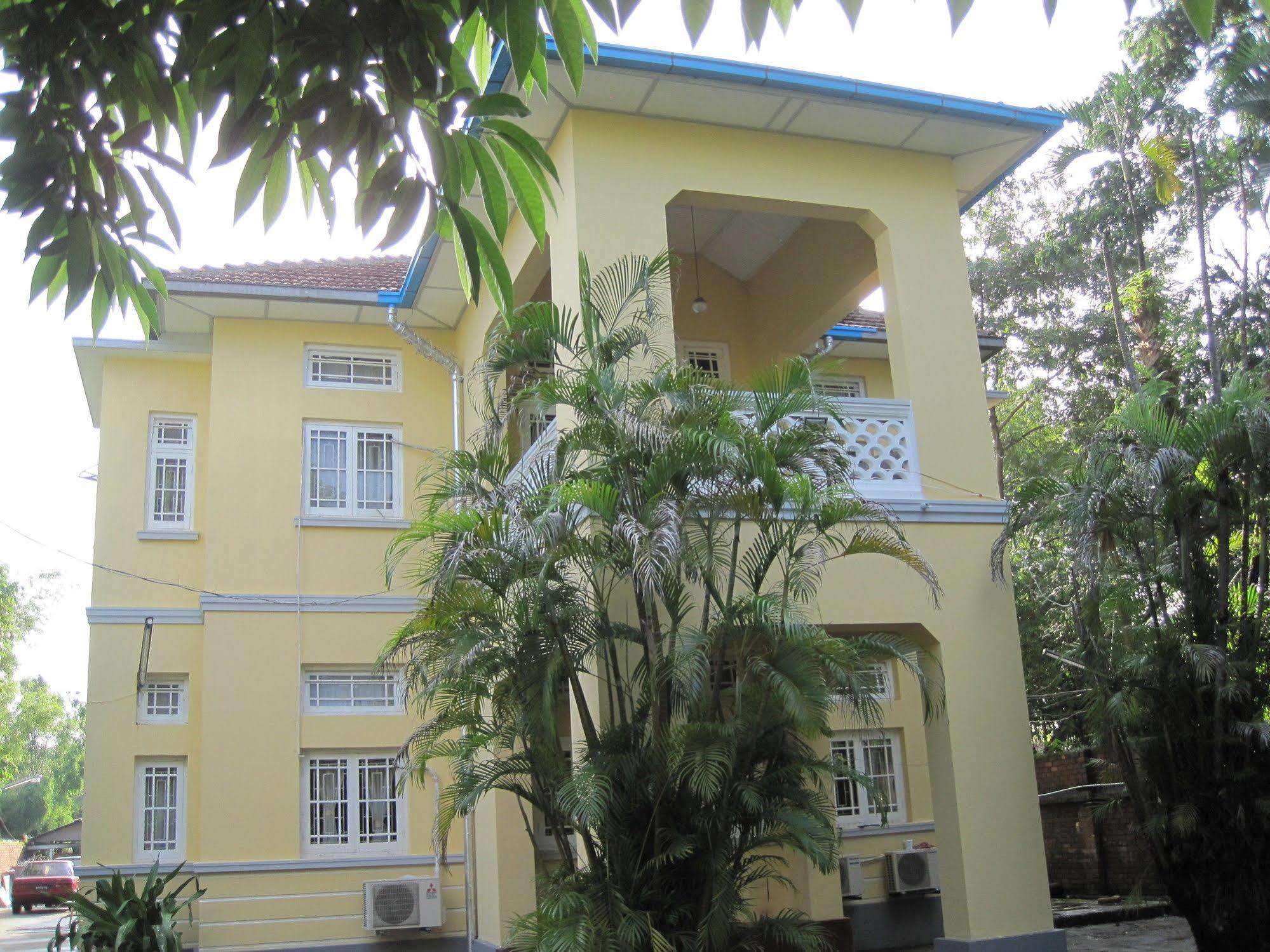 Golden Guest Inn Yangon Extérieur photo