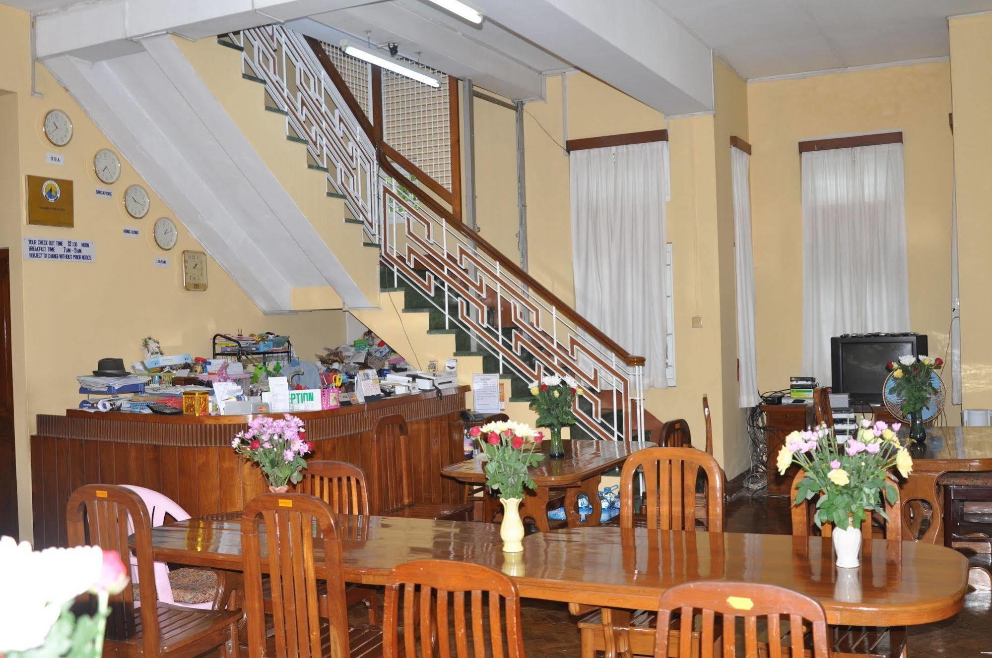 Golden Guest Inn Yangon Extérieur photo
