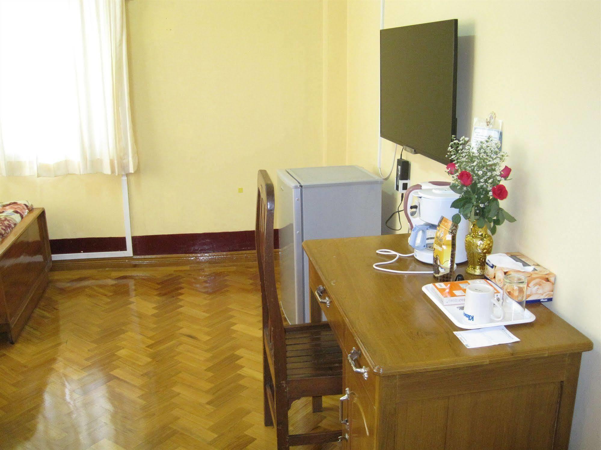 Golden Guest Inn Yangon Extérieur photo