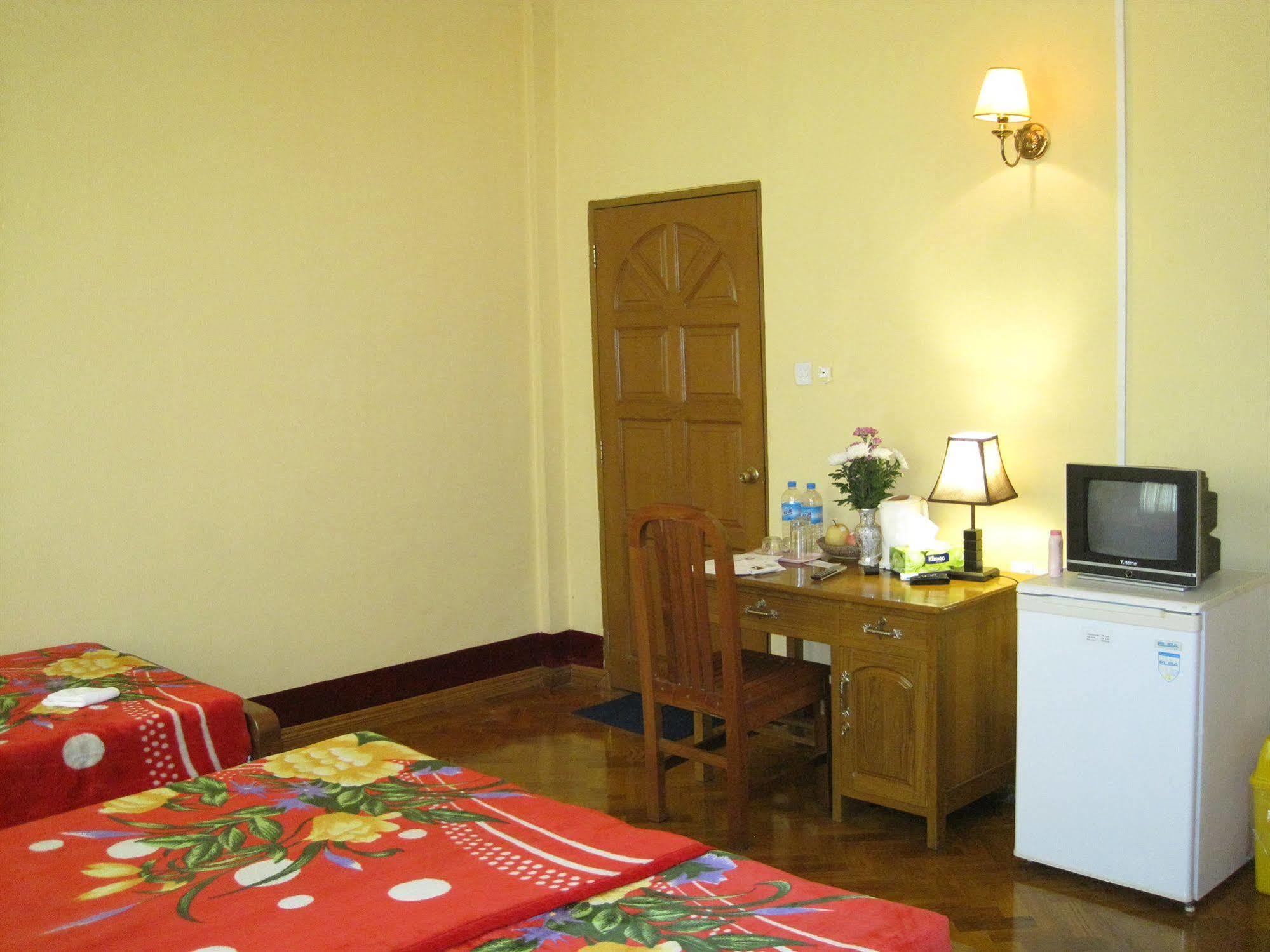 Golden Guest Inn Yangon Extérieur photo