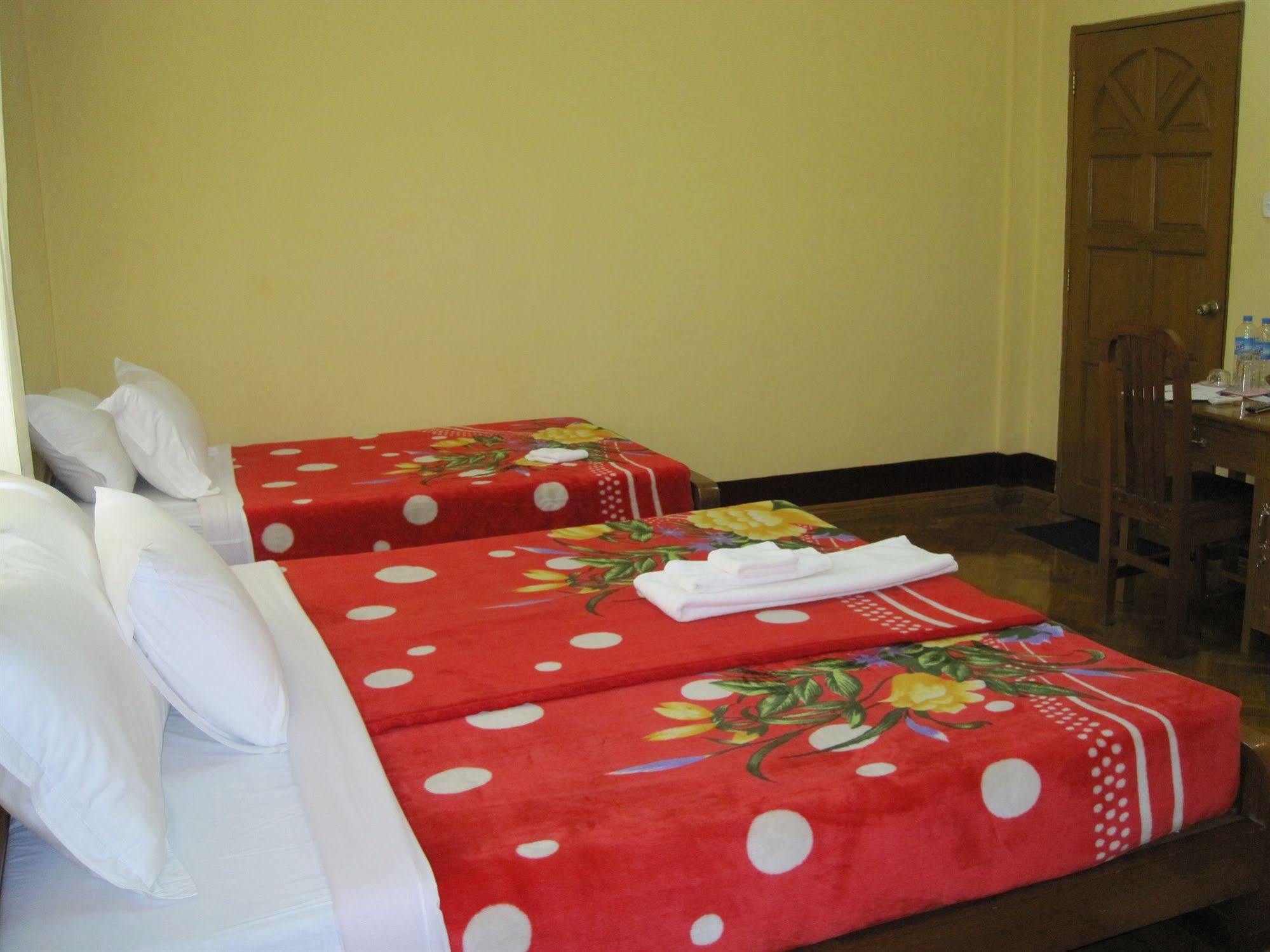 Golden Guest Inn Yangon Extérieur photo