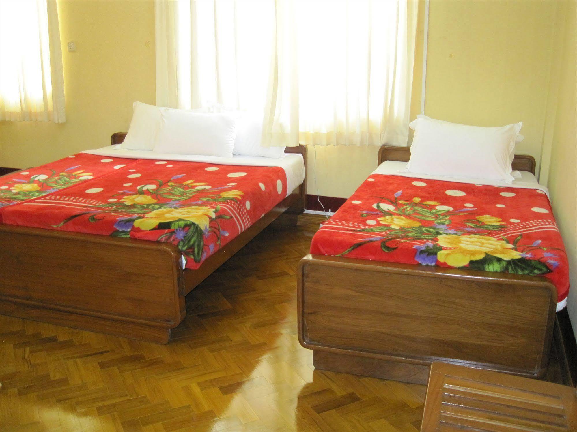 Golden Guest Inn Yangon Extérieur photo